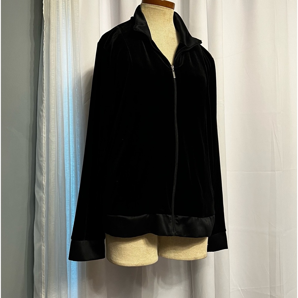 jaclyn smith Women’s Black Velvet Sport Light Jacket W/ Satin Trim Collared Med